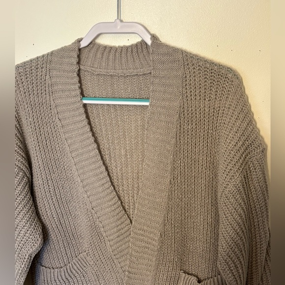 Gray Ribbed Knit Chunky  Women's Sweater. Size XL. NWT. - Picture 3 of 5